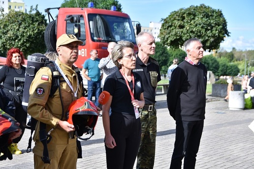 Rektor Politechniki Koszalińskiej wita uczestników wydarzenia, obok gen. bryg. SG dr Piotr Boćko. 