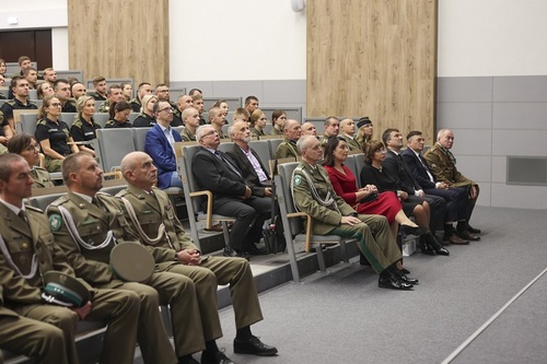 Uczestnicy podczas wykładu poświęconemu Korpusowi Ochrony Pogranicza w auli WSSG.