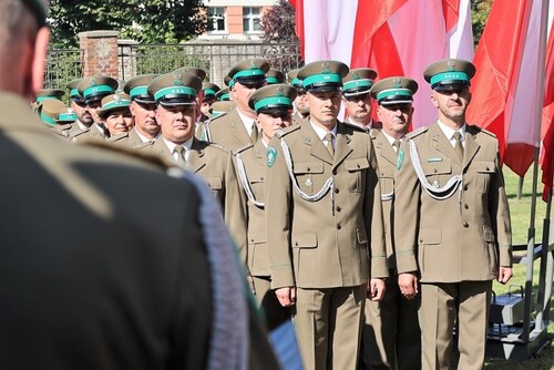 Funkcjonariusze WSSG podczas przemówienia Rektora-Komendanta Uczelni. 