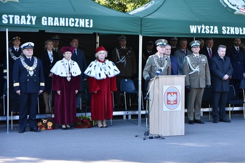 Rektor-Komendant WSSG podczas wystąpienia.