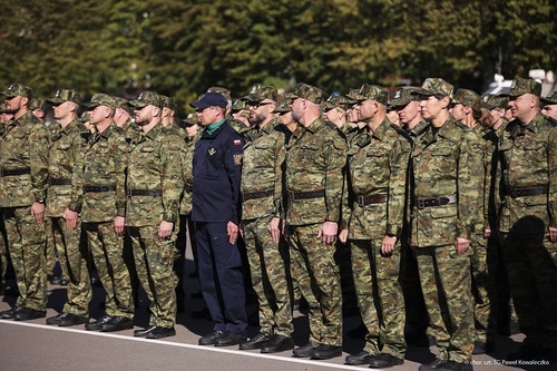 Pododdziały funkcjonariuszy SG podczas uroczystości.