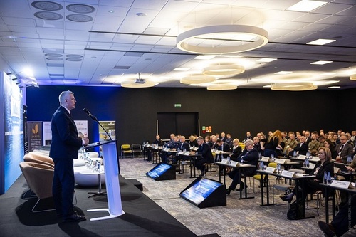 Oficjalne otwarcie Konferencji przez Ministera Spraw Wewnętrznych i Administracji, koordynatora służb specjalnych Tomasza Siemoniaka Oficjalne otwarcie Konferencji przez Ministera Spraw Wewnętrznych i Administracji, koordynatora służb specjalnych Tomasza Siemoniaka