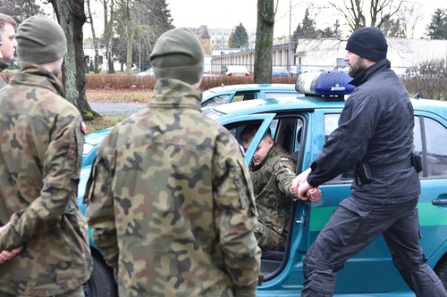 Instruktor WSSG podczas zajęć praktycznych prowadzonych dla żołnierzy Instruktor WSSG podczas zajęć praktycznych prowadzonych dla żołnierzy